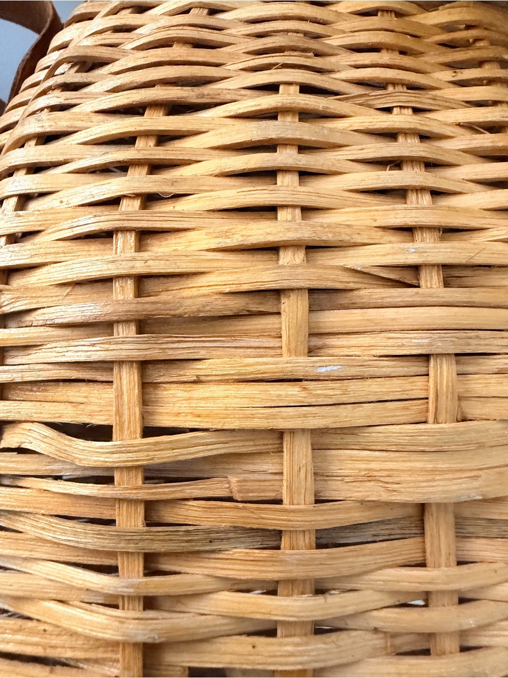 VINTAGE: Handmade Wicker Creel Handbag. - Picture 12 of 15